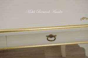 Classic desk with colored lacquered finish - detail of the handles and frames in gold leaf